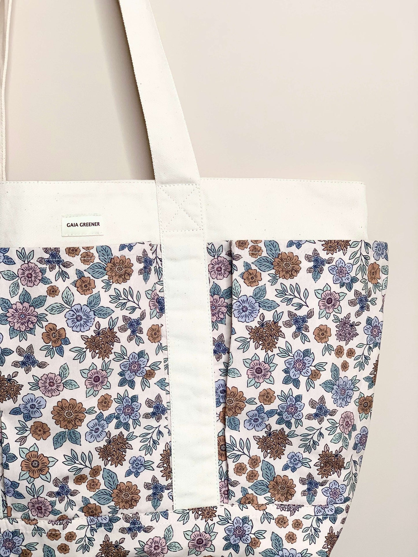 Détail des finitions robustes et coutures renforcées du sac cabas artisanal Gaia Greener en coton certifie Oeko-Tex.