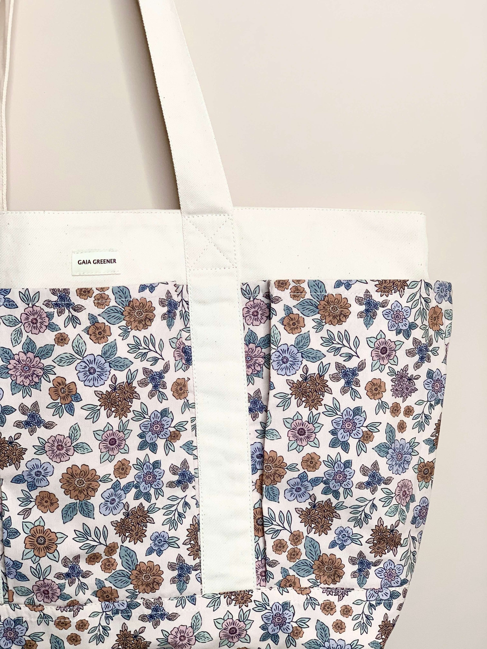 Détail des finitions robustes et coutures renforcées du sac cabas artisanal Gaia Greener en coton certifie Oeko-Tex.