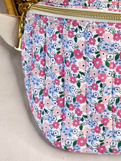 Gros plan sur le relief du coton matelassé Gaia Greener, texture offrant une agréable douceur, tissu sans produits chimiques, fait main France