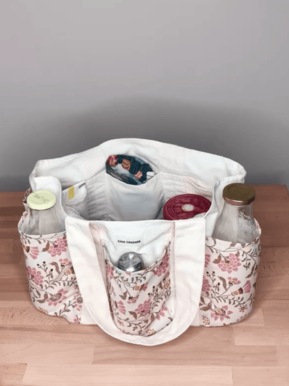 Intérieur compartimente du sac cabas avec poches de rangement pour gourde téléphone et accessoires de bureau.