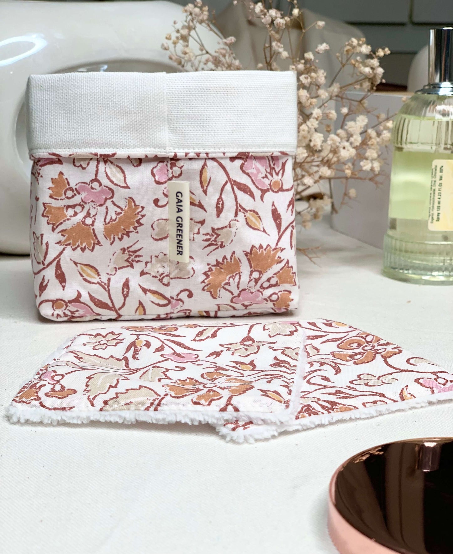 Lot de 10 cotons démaquillants lavables ultra-doux et leur panière de rangement artisanale, coloris rose ecru, fait main en France, Gaia Greener