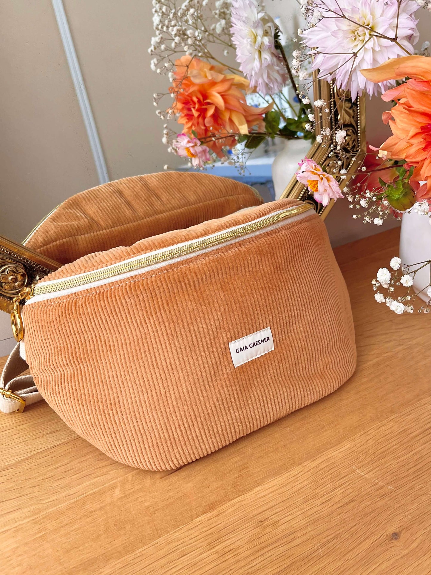 Sac banane velours camel tissu Oeko-tex toile, grande poche pratique intérieur, fait main gaia greener.