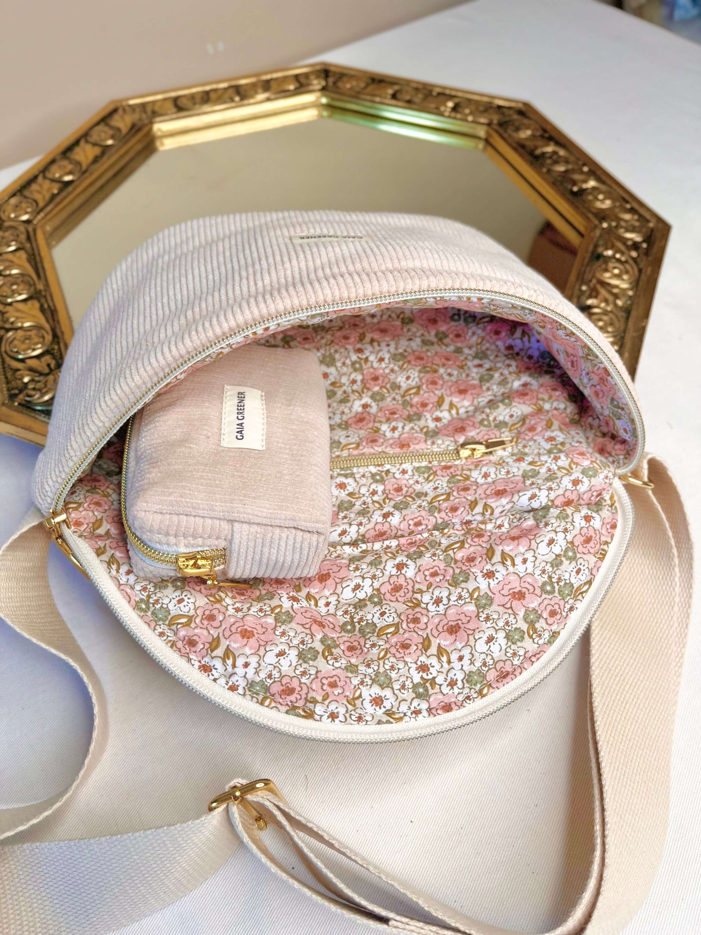 Sac banane velours tissu Oeko-tex, grande capacité, accessoire éthique, sangle réglable et confort, coloris lin, fait main gaia greener.