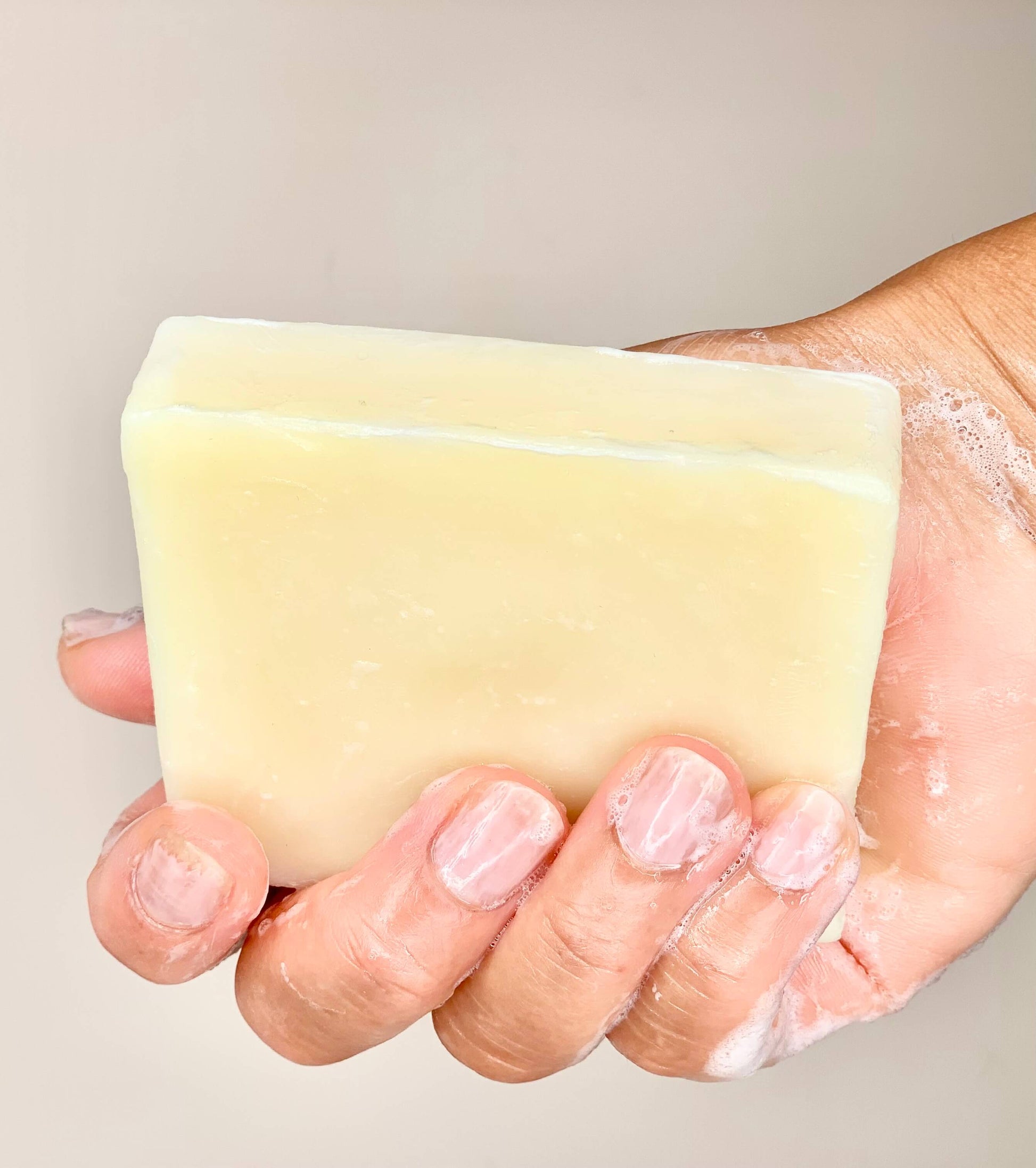 Savon calendula bio apaise les peaux irritées.