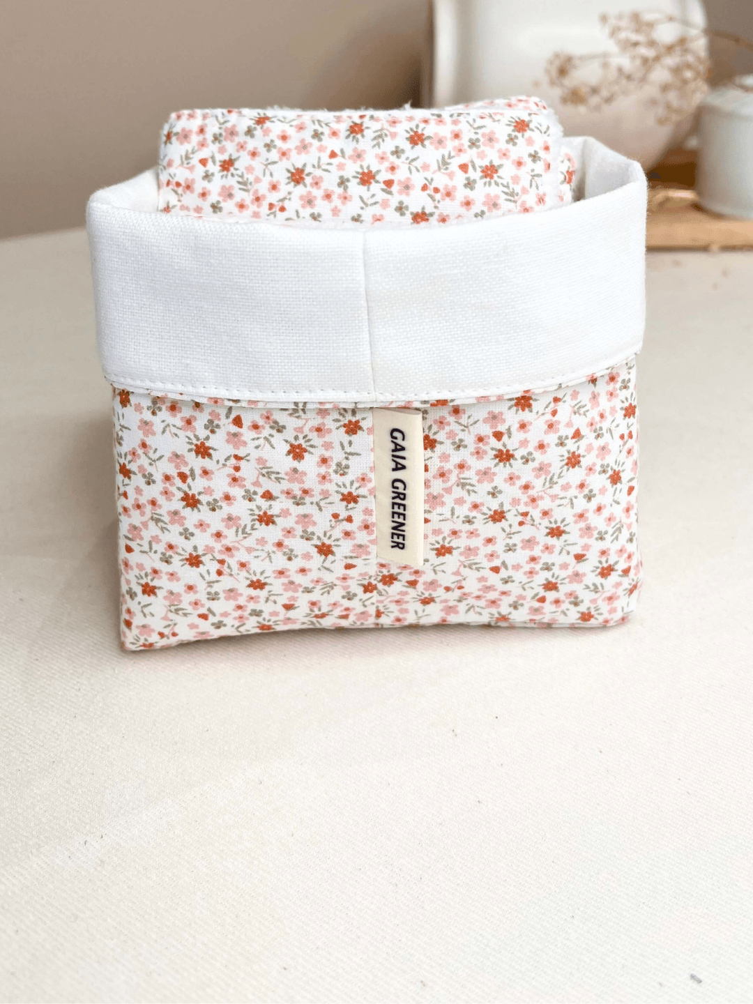 Sélection de 10 lingettes démaquillantes lavables aux motifs élégants, confectionnées artisanalement en France