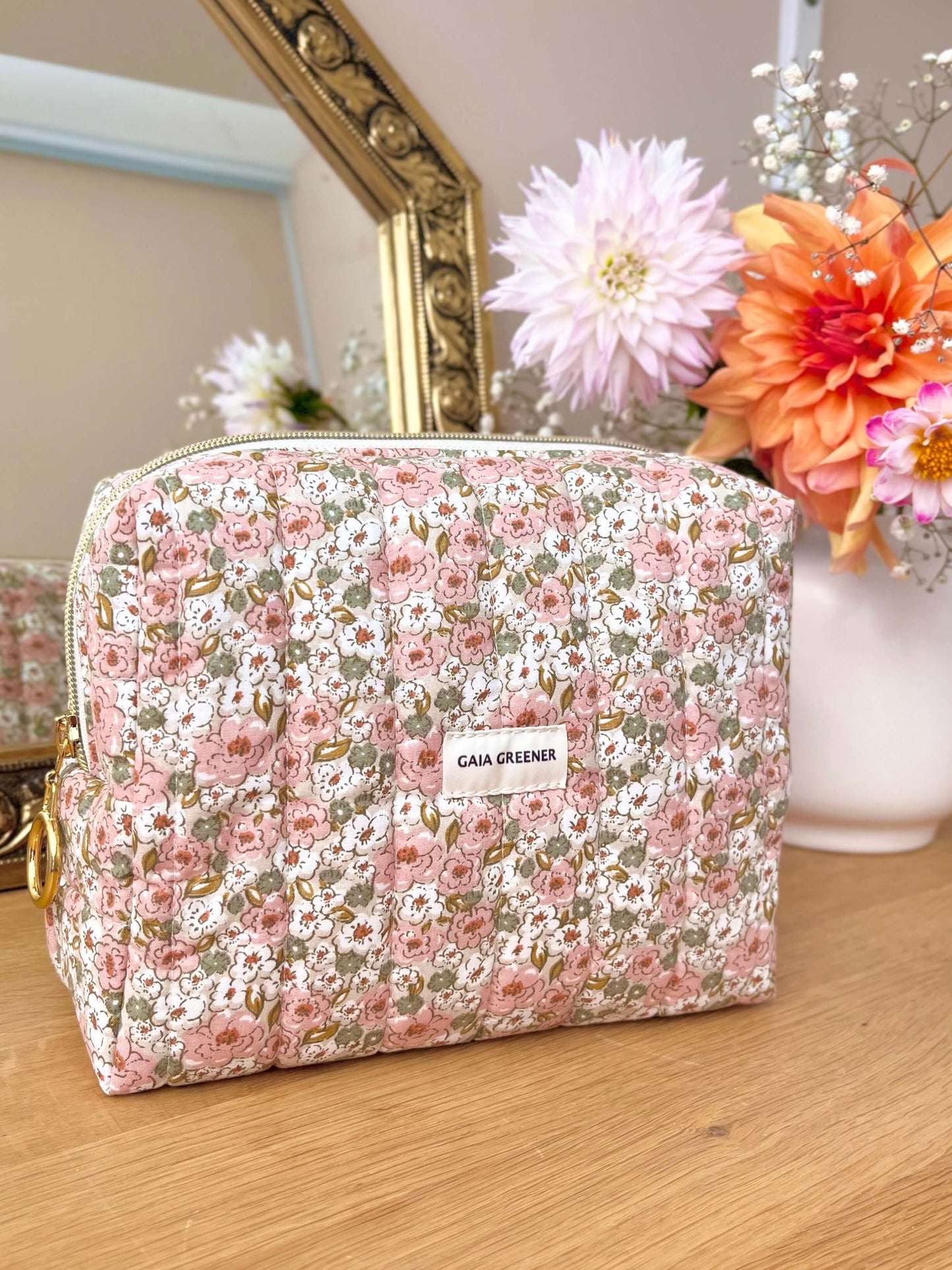 Trousse de toilette, trousse de voyage eco-responsable en coton Oeko-Tex, ouverture grande angle, imperméable à l'intérieur, fait main Gaia Greener, motif fleuri.