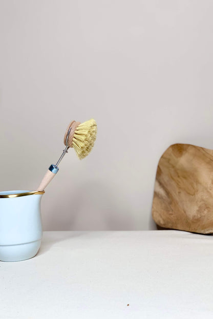 Brosse vaisselle à tête remplaçable.