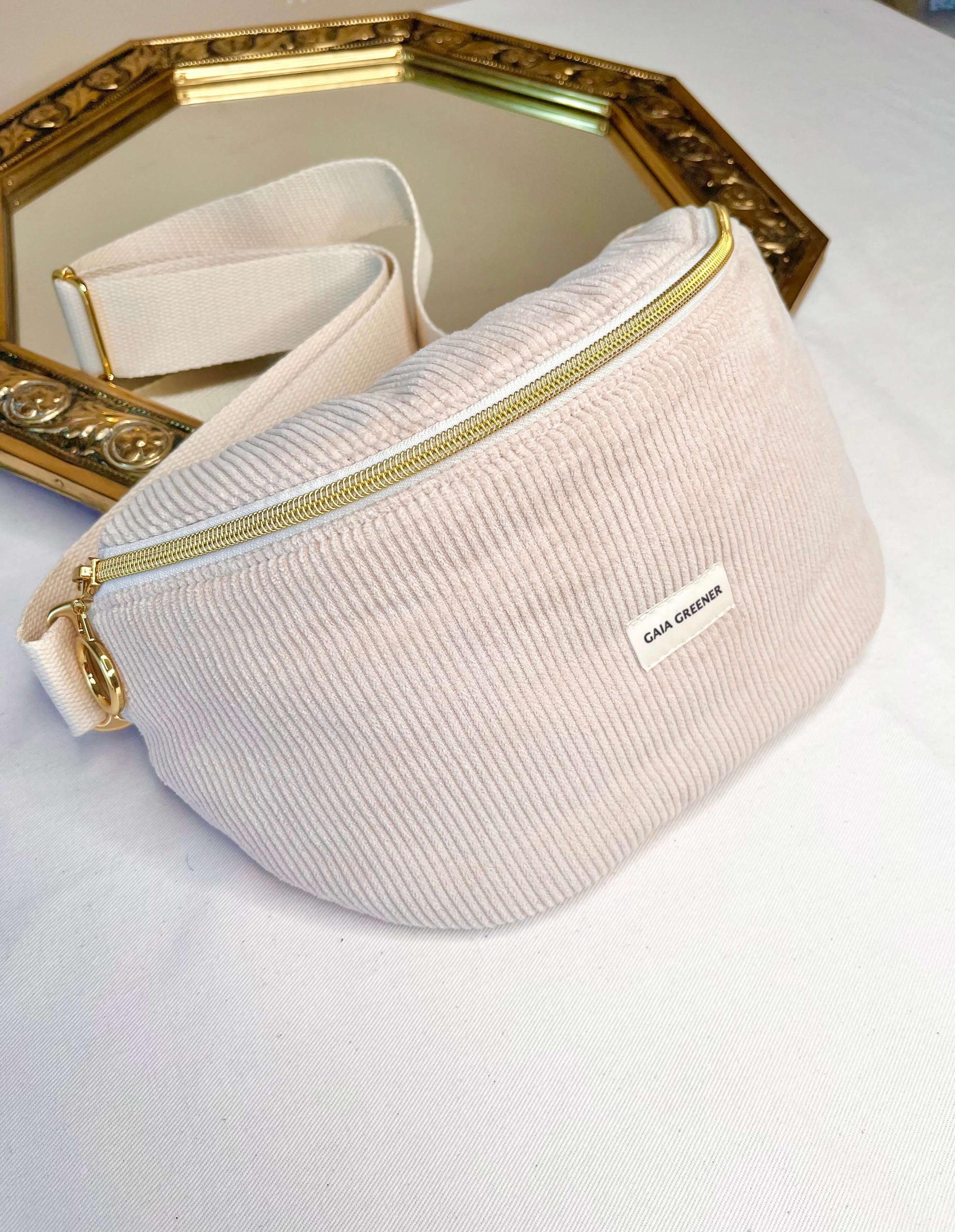 Sac banane velours tissu Oeko-tex, grande poche intérieur, sangle réglable et confort, coloris lin, fait main gaia greener.