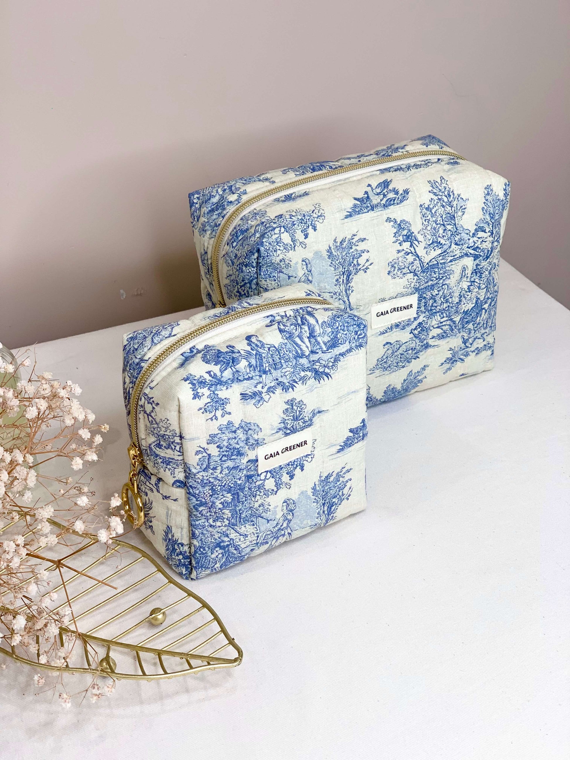 Trousse de toilette toile de Jouy bleue.
